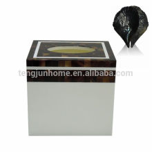 Pluma Shell Decore la caja del tejido